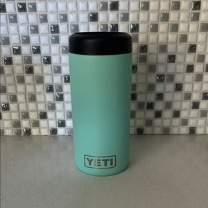 YETI Seafoam Travel Mug with Black Top